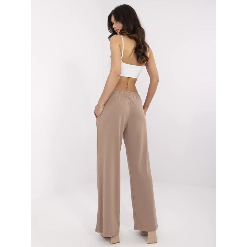 Sötét bézs alap nadrág egyenes szárral