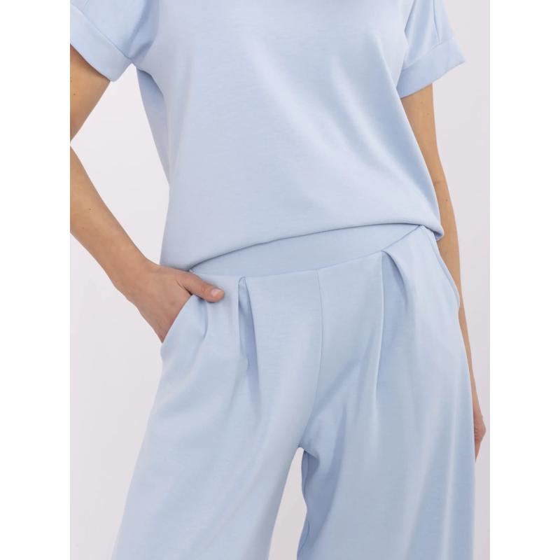 Világoskék alap palazzo nadrág