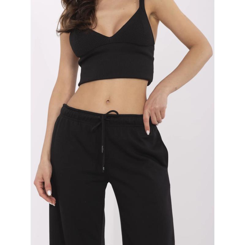 Fekete alapvető melegítő nadrág zsebekkel