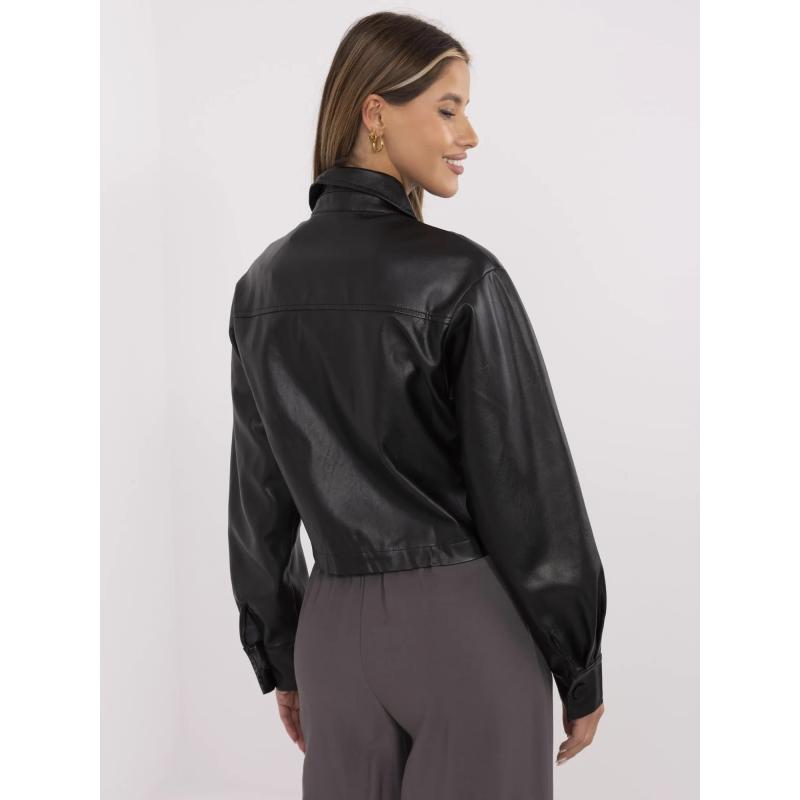 Čierna krátka bunda z eko kože s golierom
