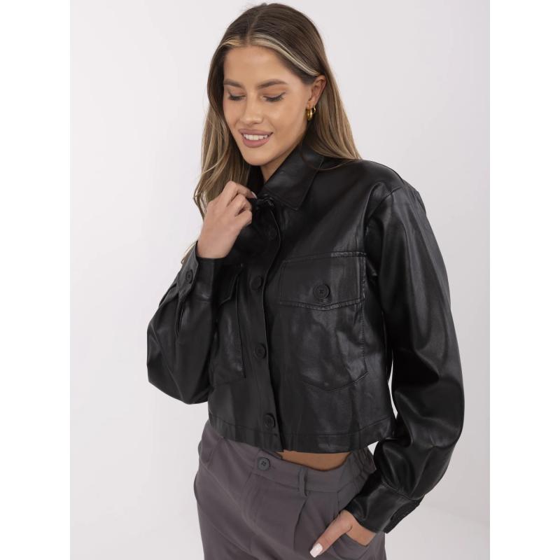Čierna krátka bunda z eko kože s golierom