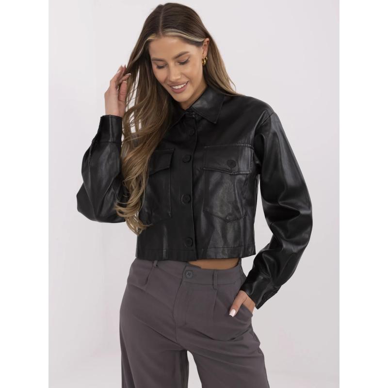 Čierna krátka bunda z eko kože s golierom