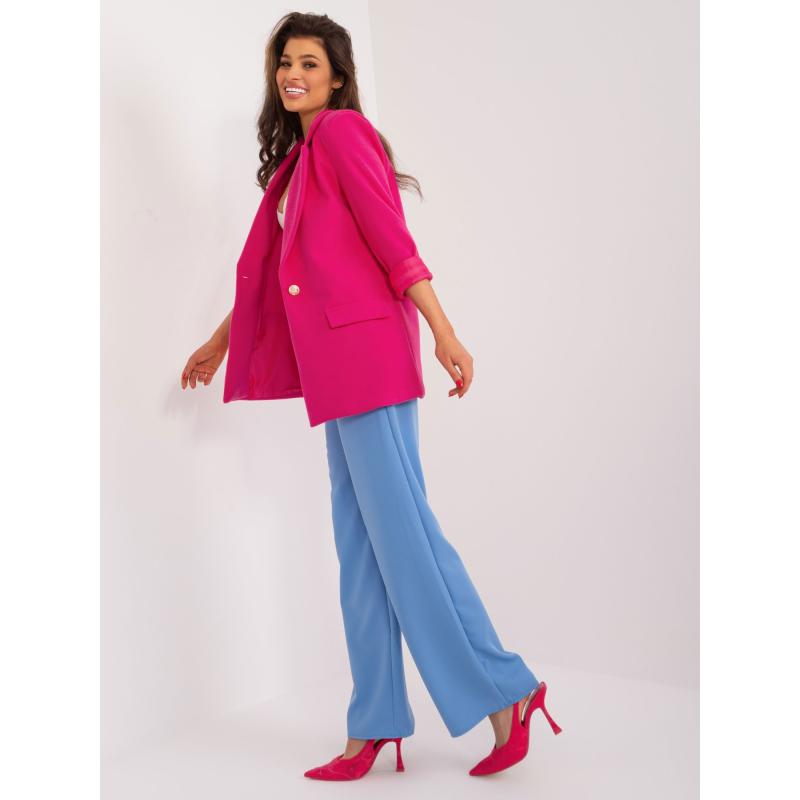 Fukszia színű, elegáns kabát díszgombokkal