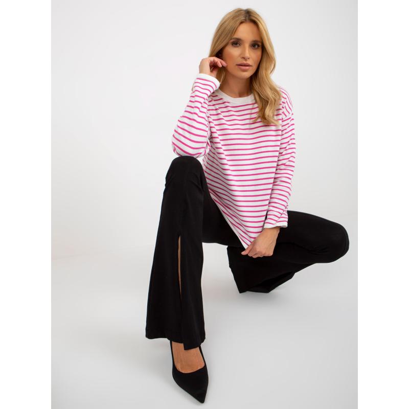 Világos lila, klasszikus szabású, testhezálló pulóver