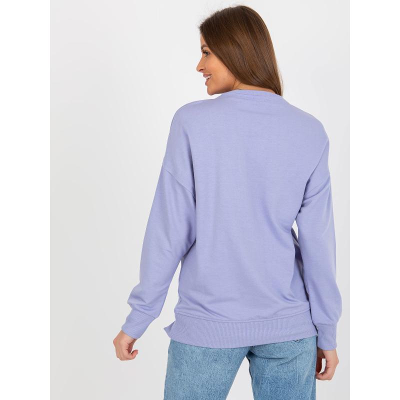 Világos lila, laza pulóver kapucni nélkül, hasítékokkal