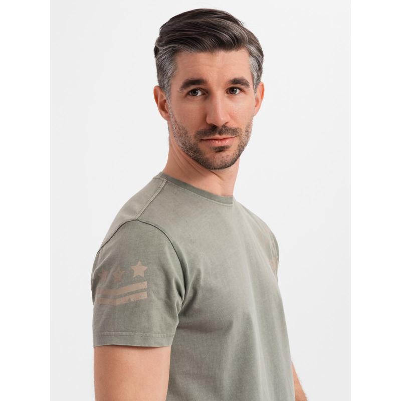 Férfi pamut póló katonai stílusú nyomtatással - világos olajzöld V2 OM-TSWT-0202 OM-TSWT-0202