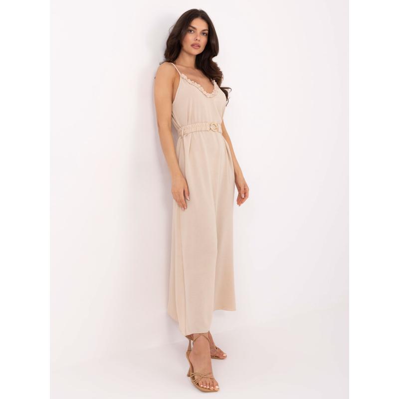 Bézs színű ruha fodrokkal a nyakrészen OCH BELLA