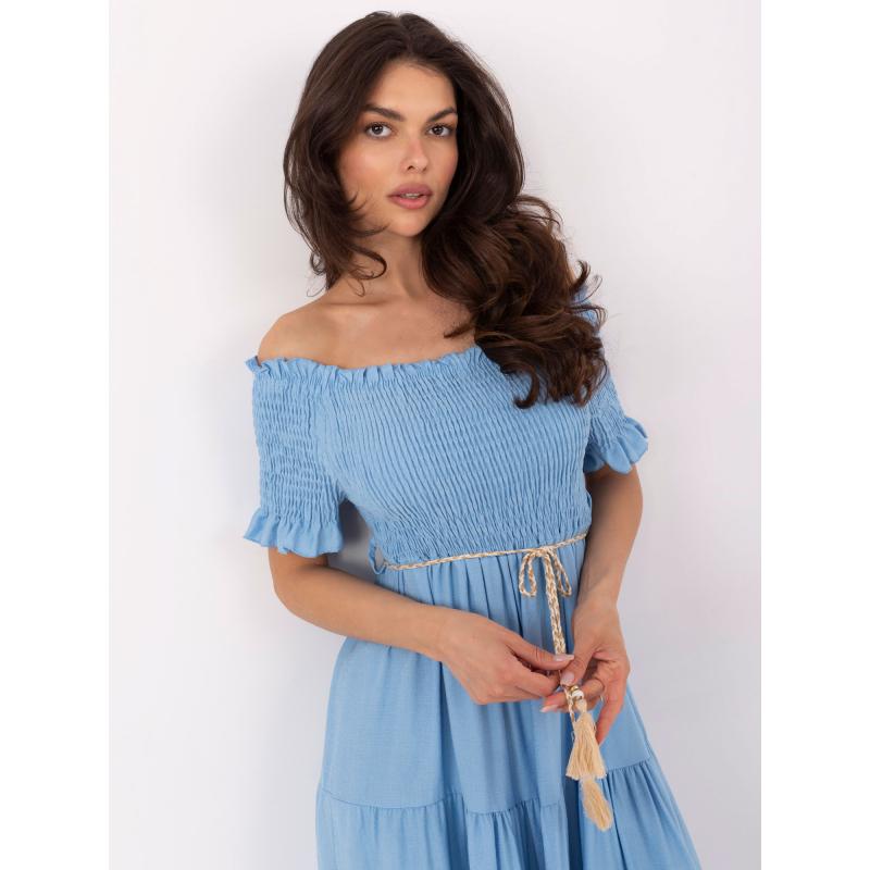 Kék ruha rugalmas redőkkel