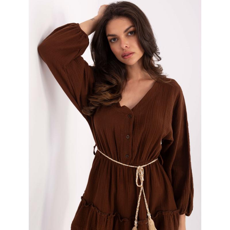 Muszlin ruha kötött övvel, sötétbarna