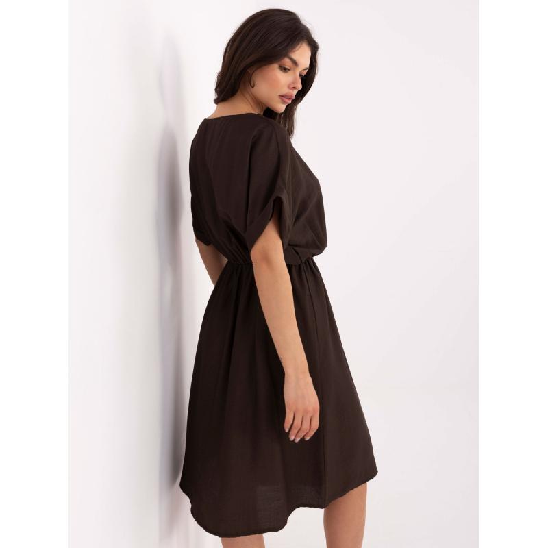 Tmavě hnědé šaty s elastickým pasem