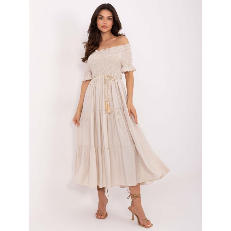 Béžové puntíkované šaty na léto