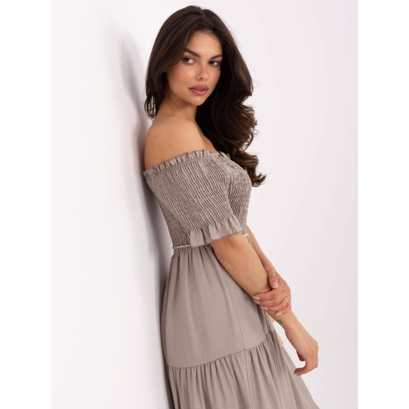 Sötétbézs pöttyös ruha fodros fodorral