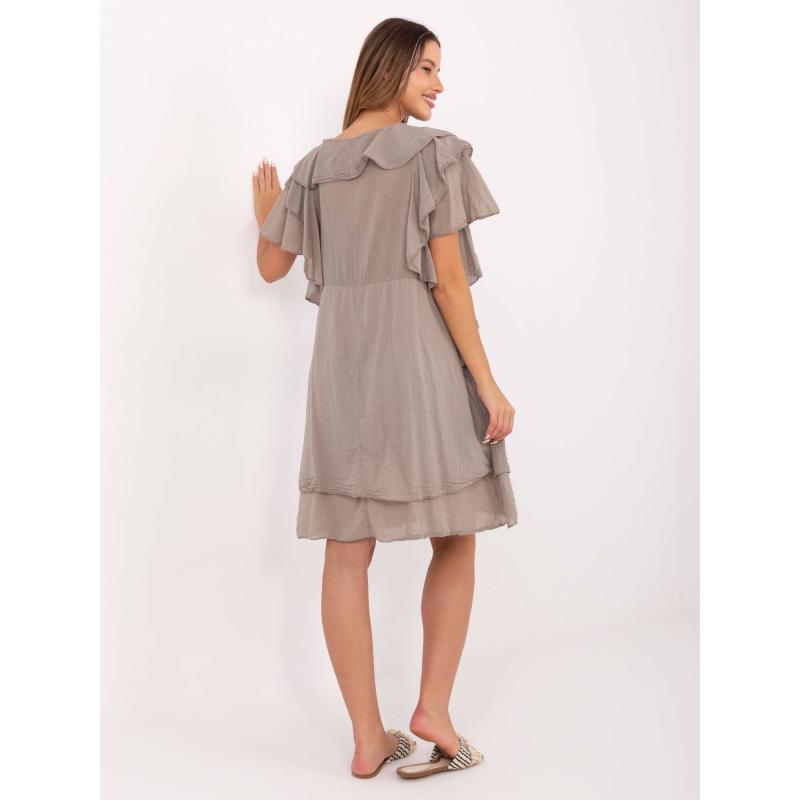 Tmavě béžové vrstvené šaty na léto