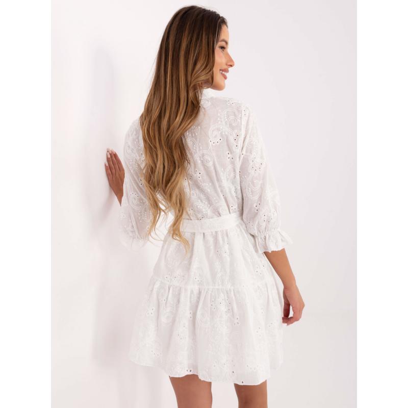 Fehér miniruha hímzéssel