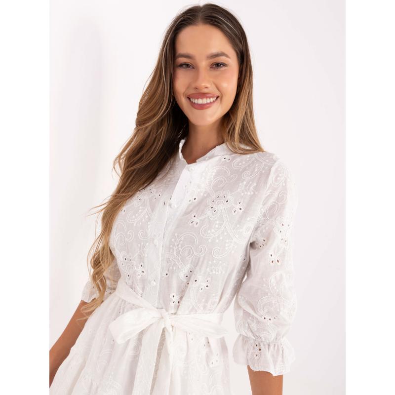Fehér miniruha hímzéssel