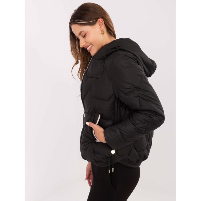 Fekete átmeneti kabát kapucnival