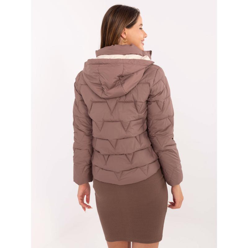 Barna átmeneti kabát zsebekkel