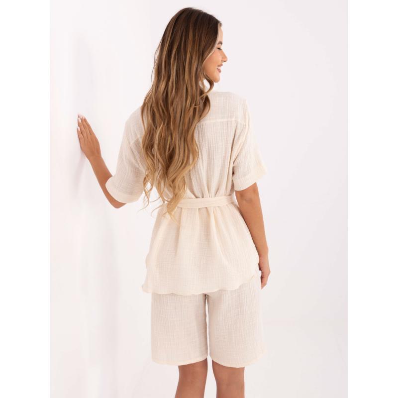 Světle béžová mušelínová souprava na léto