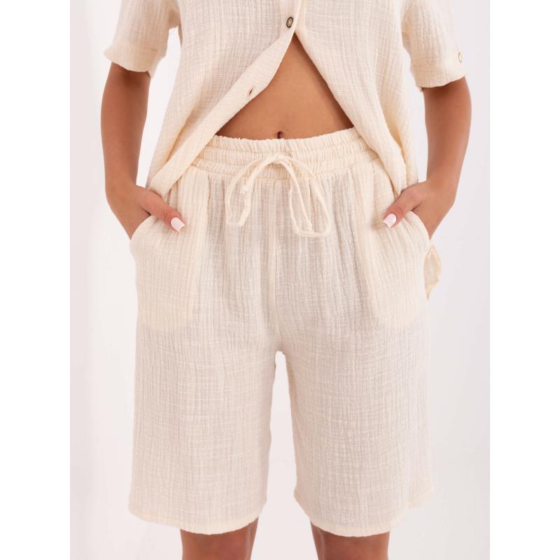 Světle béžová mušelínová souprava na léto