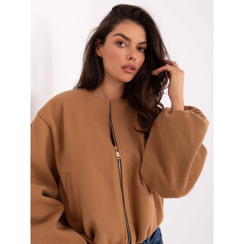 Rövid, camel színű kabát cipzárral RUE PARIS