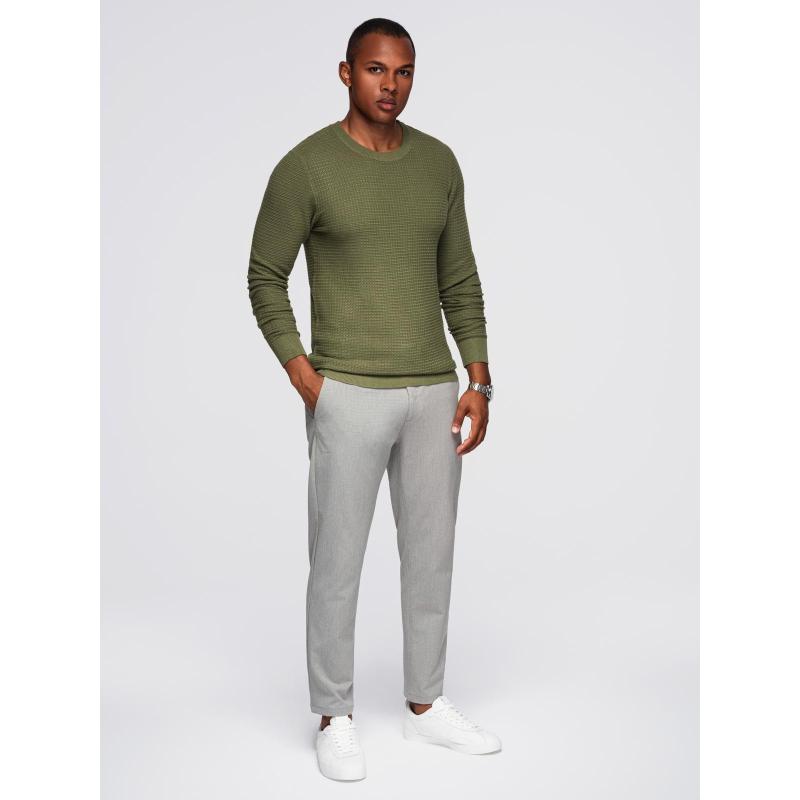 Férfi laza pulóver vízszintes csíkokkal – sötétkék V1 OM-SWSW-0143