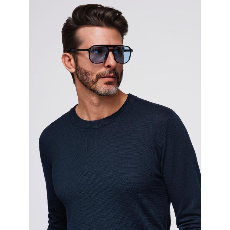 Férfi pulóver kerek nyakú, rugalmas kötésű, klasszikus mintával – sötétkék V1 OM-SWSW-0183