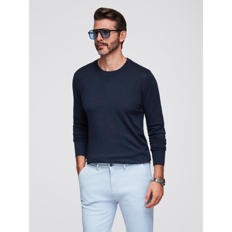 Férfi pulóver kerek nyakú, rugalmas kötésű, klasszikus mintával – sötétkék V1 OM-SWSW-0183