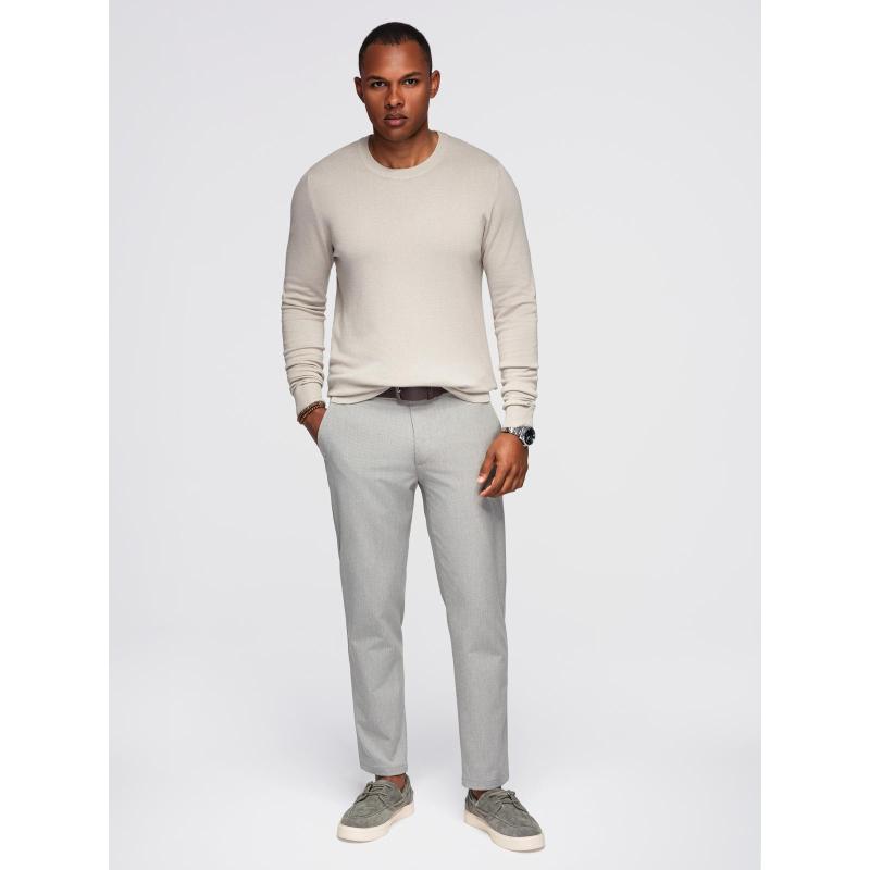 Férfi pulóver, kerek nyakkivágással, rugalmas kötött anyagból, klasszikus mintával – bézs V3 OM-SWSW-0183