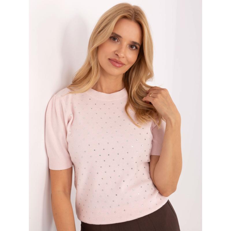 Pretiahnutý sveter s ozdobným reťazom