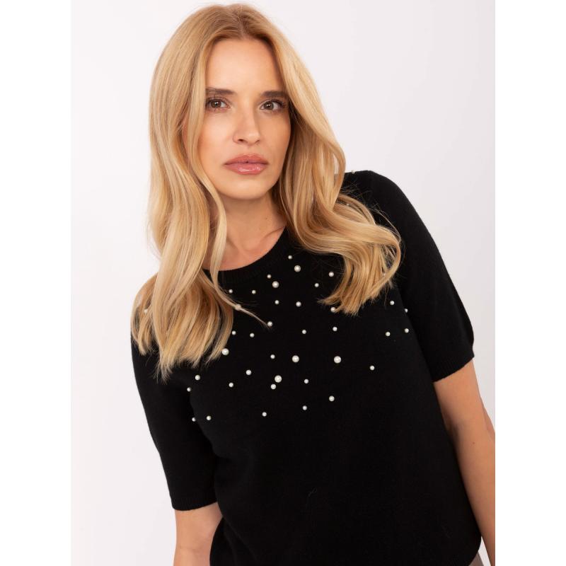 Svetlo béžový sveter s okrúhlym výstrihom