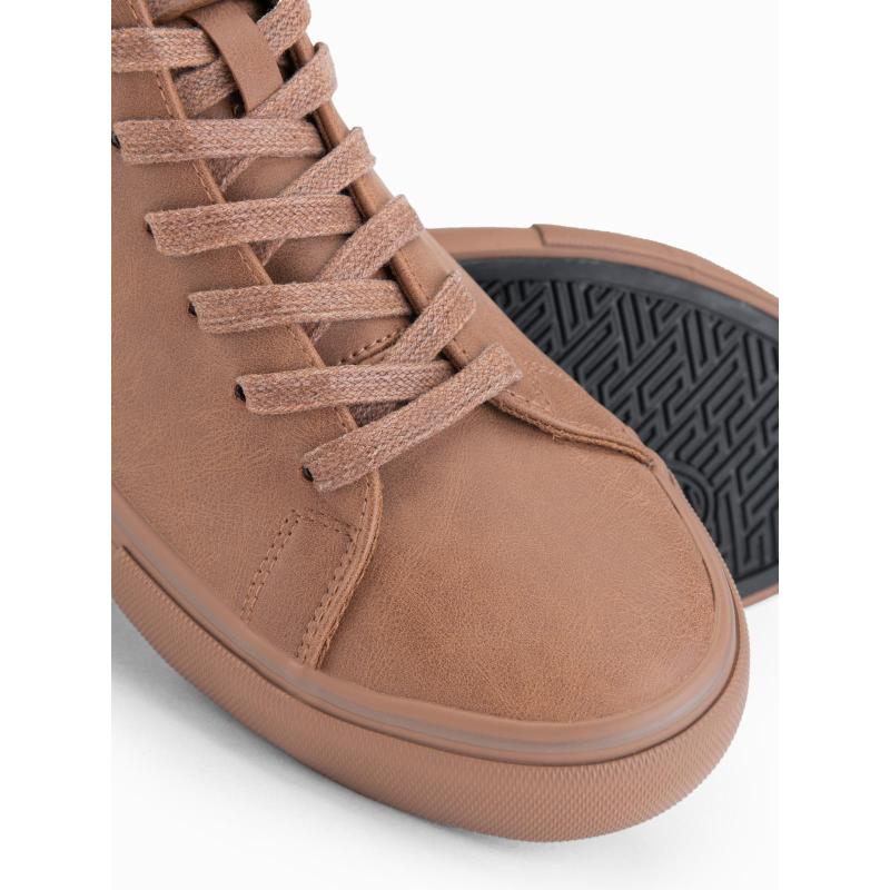 Férfi magas cipő matt textúrával és dombornyomott logóval – világosbarna V3 OM-FOTH-0185