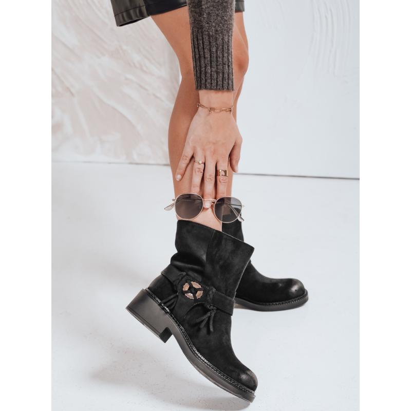 Női fekete szarvasbőr bokacsizma