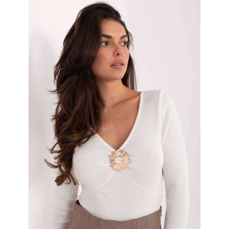 Női pulóver ecru színben díszítőelemekkel