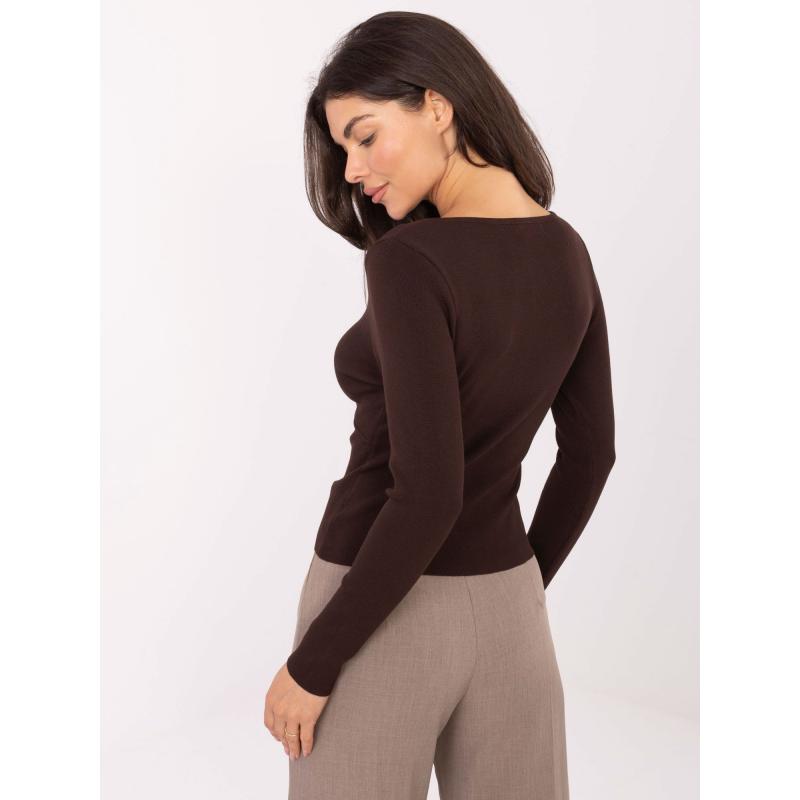 Csokoládébarna, testhezálló pulóver viszkózával
