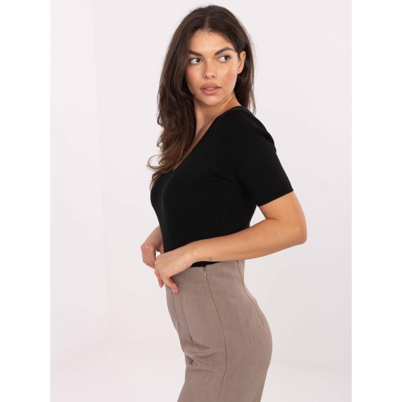 Fekete csíkos pulóver V-kivágással