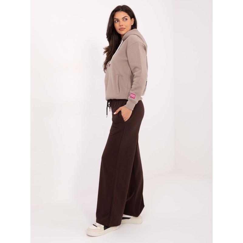 Čokoládové tepláky so širokými nohavicami