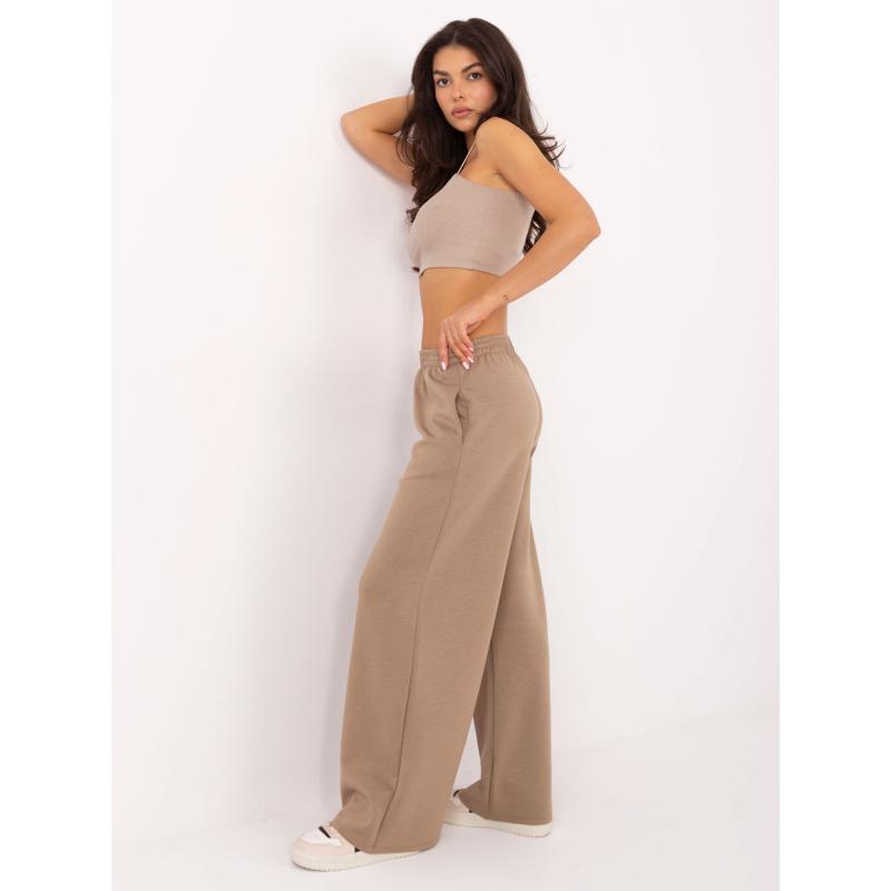 Tmavobežové tepláky so širokými nohavicami