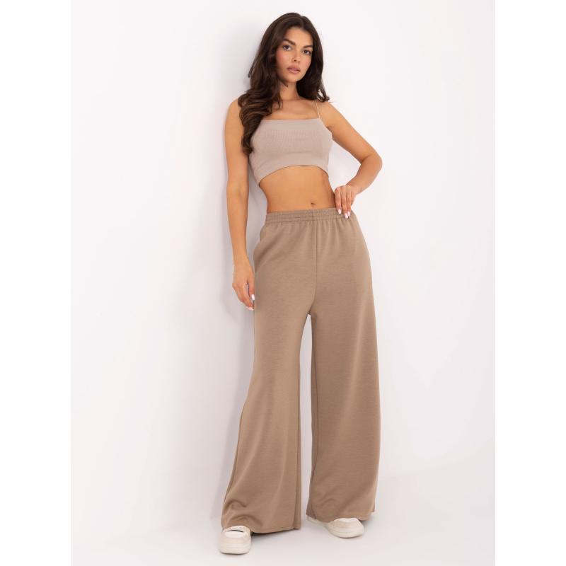 Tmavobežové tepláky so širokými nohavicami