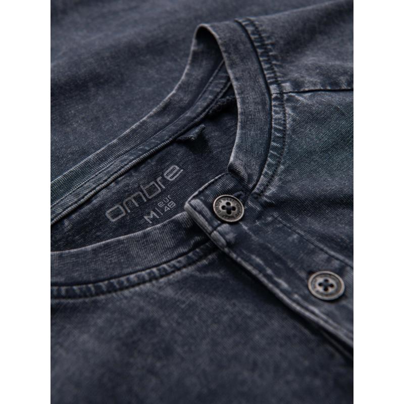 Pánské tričko s efektem vyprání a knoflíky u výstřihu – tmavě modré V2 OM-TSWT-0150