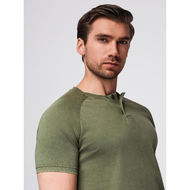 Pánské tričko s efektem vyprání a knoflíky u výstřihu – olivové V4 OM-TSWT-0150