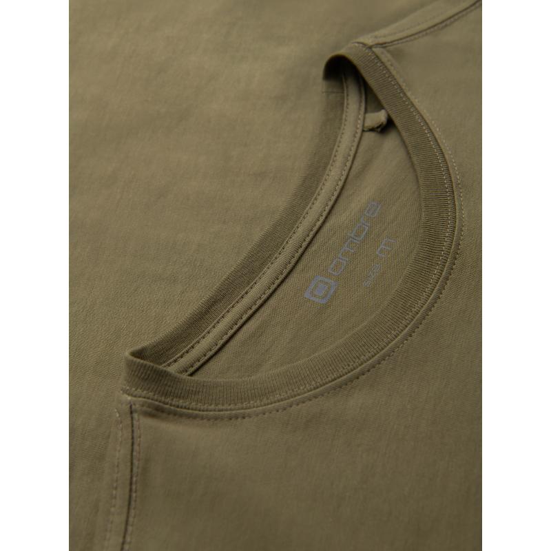 Pánské tričko s dlouhým rukávem s městským potiskem – olivově zelené V1 OM-LSPT-0131