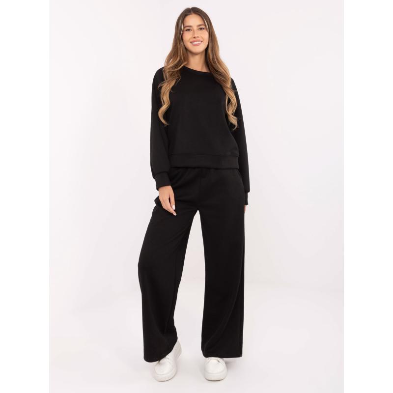 Čierna tepláková súprava so širokými nohavicami