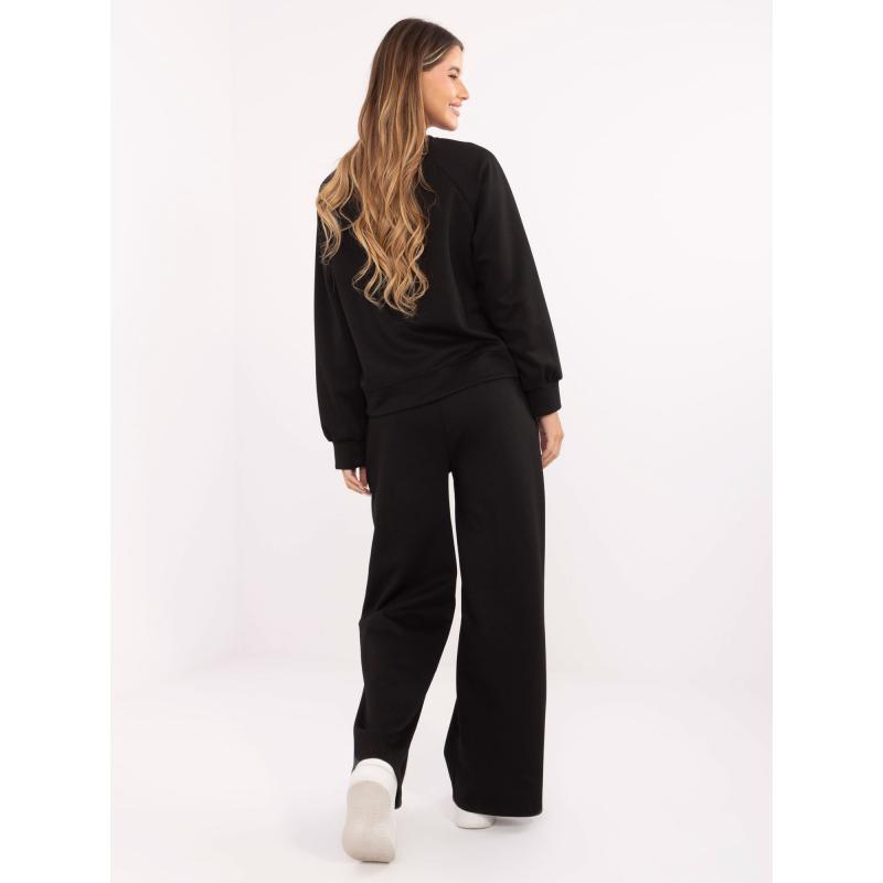Čierna tepláková súprava so širokými nohavicami
