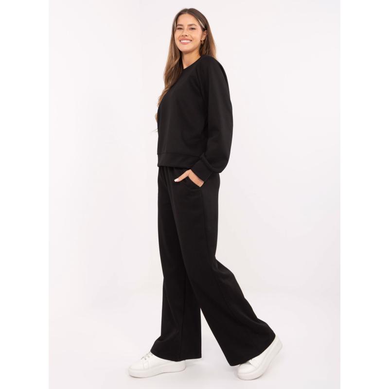 Čierna tepláková súprava so širokými nohavicami