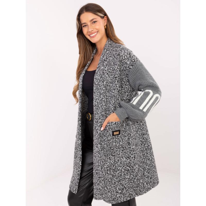 Šedý dámský kardigan s pletenými rukávy.