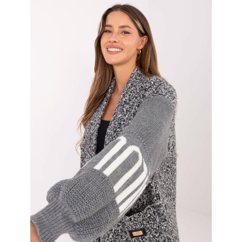 Šedý dámský kardigan s pletenými rukávy.