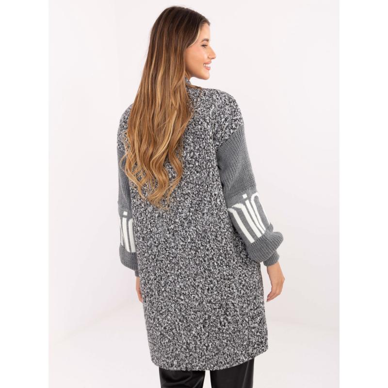 Šedý dámský kardigan s pletenými rukávy.