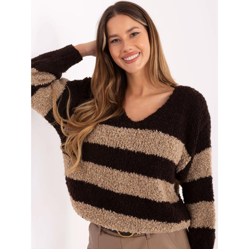 Csokoládé-kamel színű oversized pulóver csíkokkal.