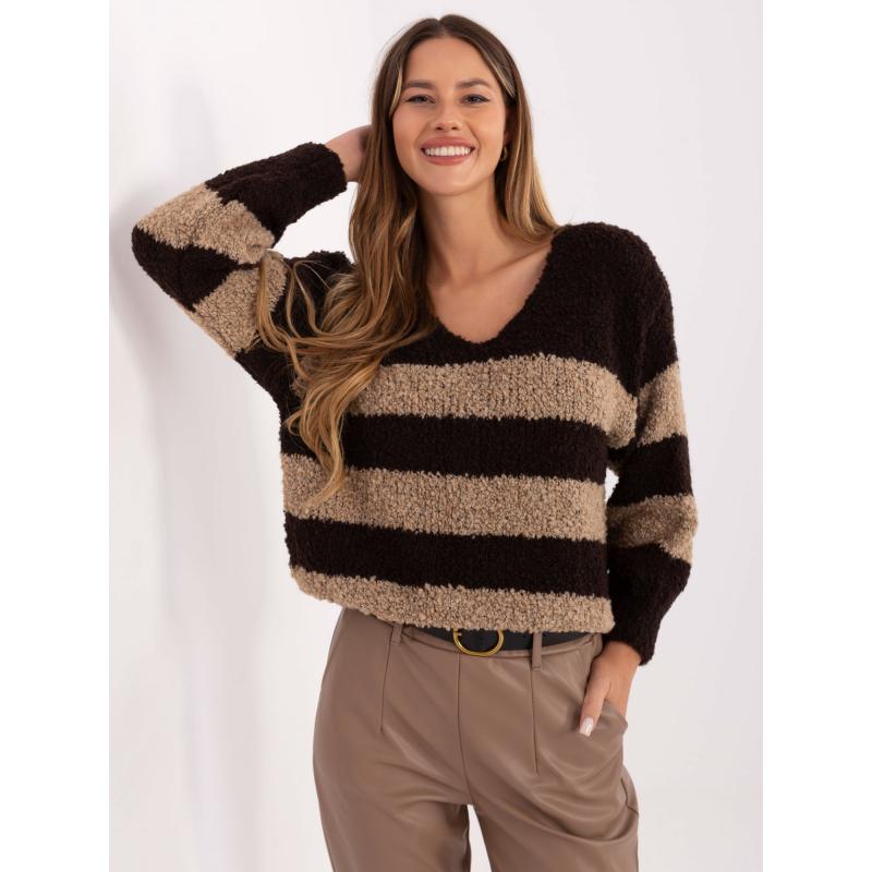 Csokoládé-kamel színű oversized pulóver csíkokkal.