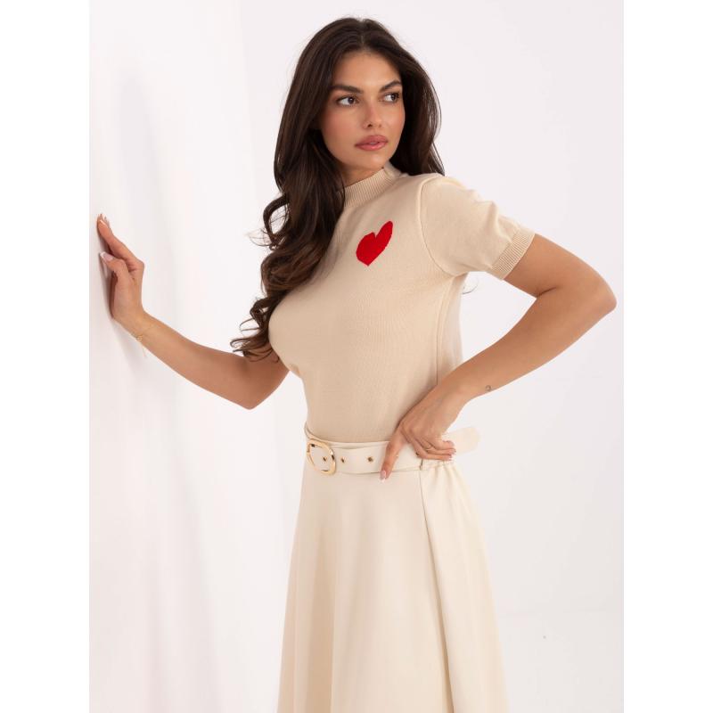 Bézs női pulóver szívvel